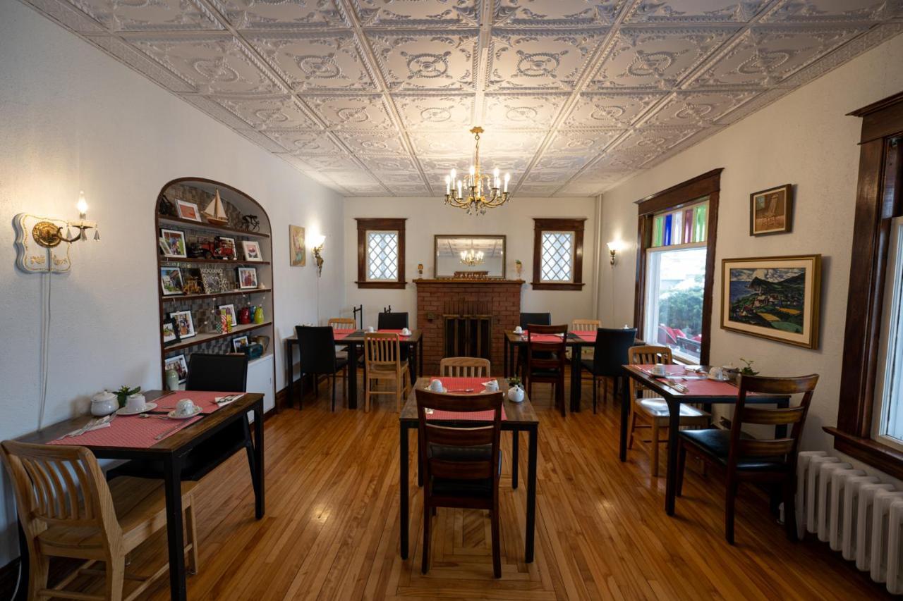 à Venant Et Massothérapie Couette-café 4*